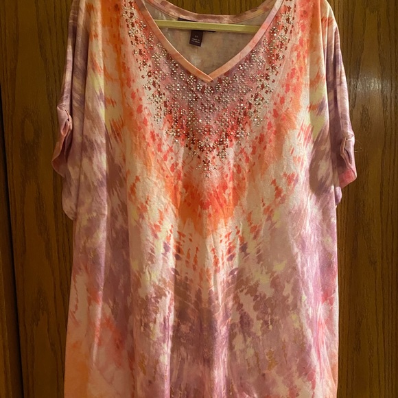 Fun, vibrant shirt with bling. - Picture 1 of 5
